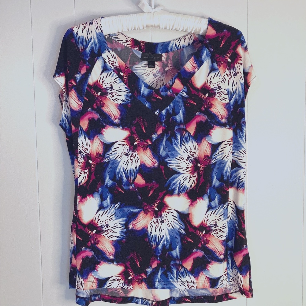 Worthington Vee Neck Cap Sleeve Top size Medium